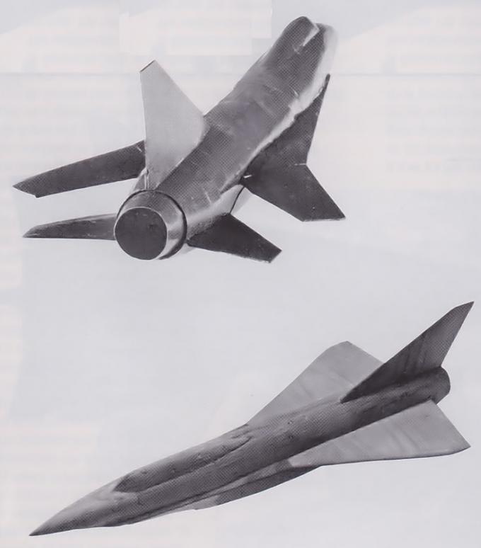 Две модели CY1 и CX2 – аванпроекта четырехмаховых одномоторных истребителя; один из них был с крылом изменяемой геометрии, а другой с треугольным крылом