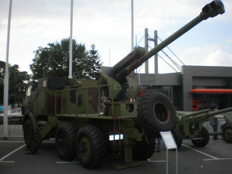 122-мм самоходная гаубица SORA. Сербия