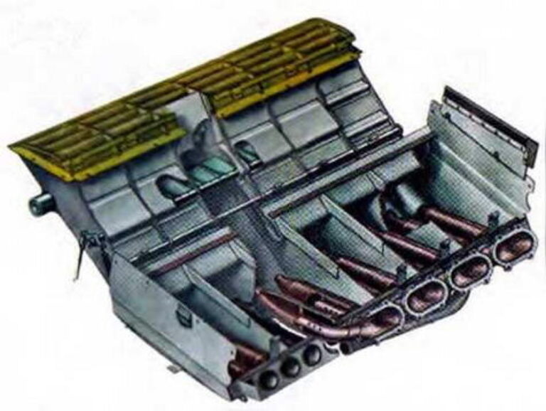 Эжектор серийного танка Т-10. Видно сопла эжекторов и их патрубки, прифланцовывающиеся к выпускным окнам двигателя