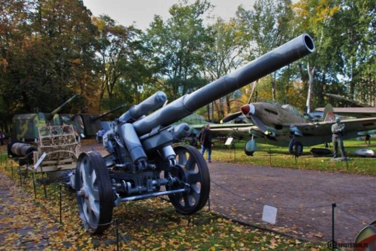 150-мм гаубица s.F.H.18 в музее Войска польского, Варшава