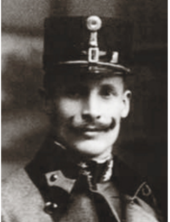 Михаил Волошин ( 5 мая 1877 г. , Ролов — 29 июля 1943 г. , Львов ) — сотник , командант Вышколы УСС , впоследствии известный адвокат .