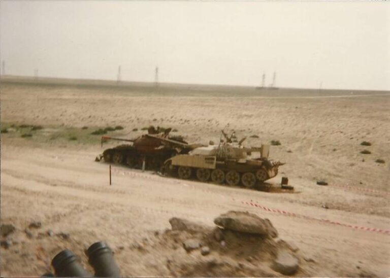 Подбитые иракские танки после битвы при Хафджи - Т-55 и Al Faw. Фото Tanks-encyclopedia.com