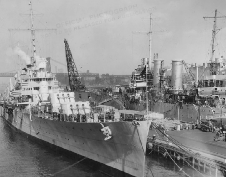Легкий крейсер CL-40 «Бруклин» - головной крейсер с пятнадцатью 152-мм орудиями