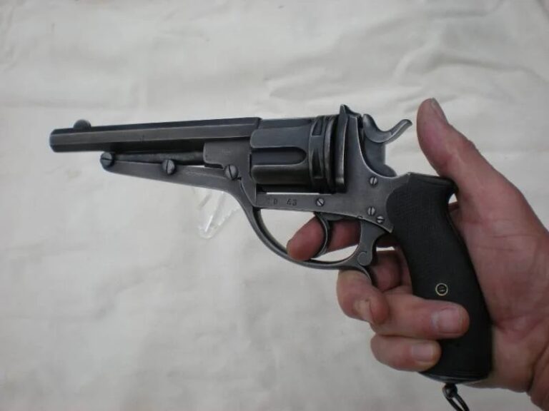 Револьвер Галана Хайнена 1868 г. От стандартного револьвера Галана он отличается лишь формой рычага скобы спускового крючка и калибром 12-мм!