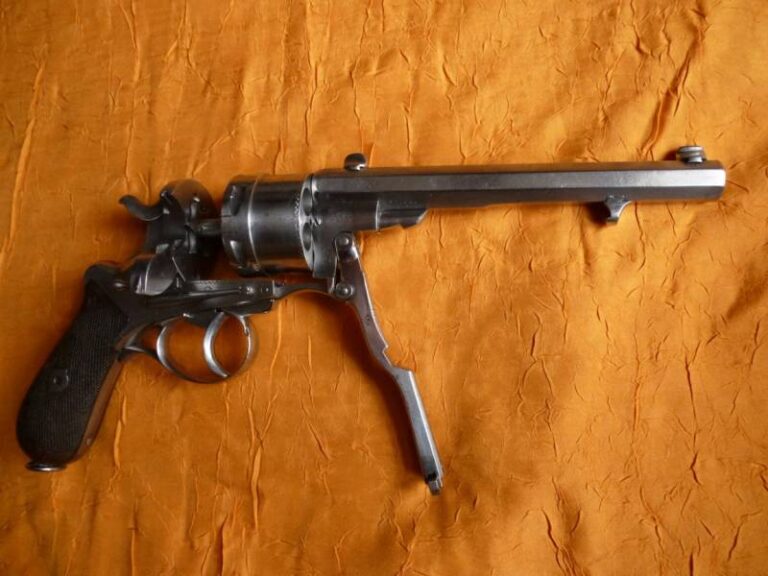 Револьвер Джозефа Гиллебрандта. Рычаг, выдвигающий ствол с барабаном вперед, опущен вниз до упора