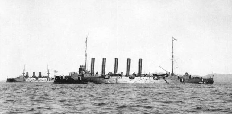 Крейсер «Аскольд» в 1904 году, вероятный соратник «богатырей»