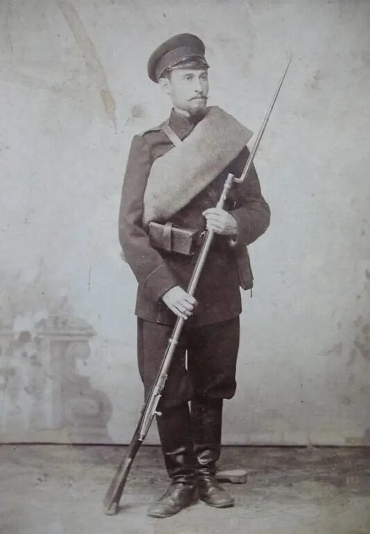 Солдат российский императорской армии с винтовкой Бердана № 2. Фотография XIX века