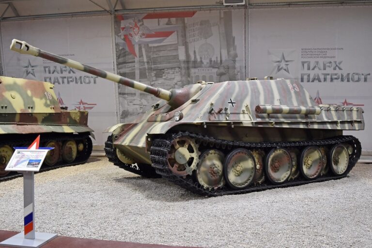 Jagdpanther, одна из наиболее узнаваемых машин периода ВМВ, вооружённая 8.8 cm KwK 43 L/71. Парк Патриот, Кубинка. Source: flickr.com