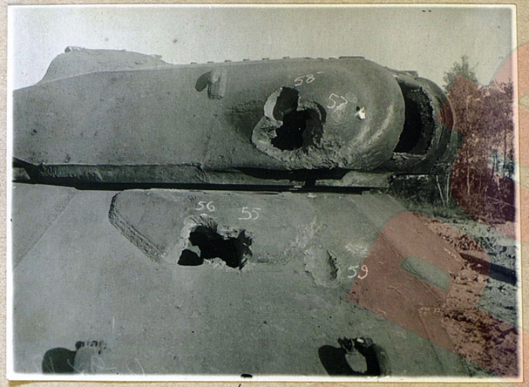 В ходе испытаний обстрелом в 1944 г. бронировка прицела легко разрушалась