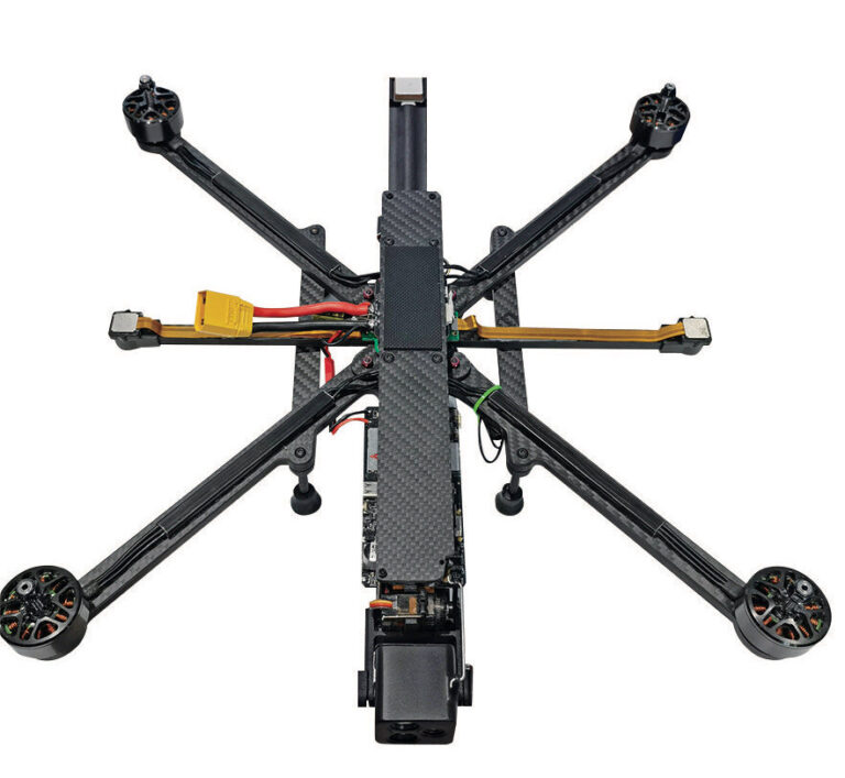 Китайский Hawk AI Drone выглядит так же, как и остальные квадрокоптеры, но имеет систему наведения, аналогичную крылатой ракете. Dubaiexpo.com