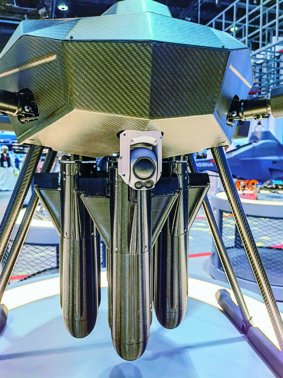 Эмиратская версия дрона-бомбардировщика EDGE QX-3 способна нести четыре 1,5-килограммовые бомбы на расстояние 40 км. Dubaiexpo.com