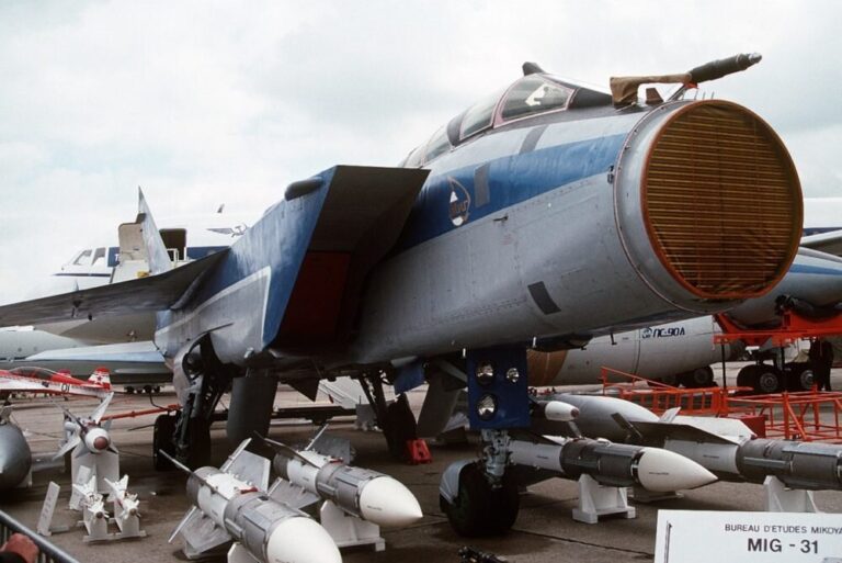 МиГ-31 был первым в мире истребителем с РЛС с фазированной антенной решёткой