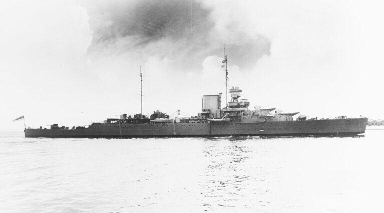 Тяжелый крейсер «Эффингем» (HMS Effingham) после модернизации 1938 года