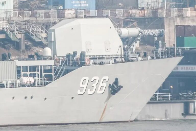 Рельсотрон по-китайскиДесантный корабль "Хайяньшан" пр. 72-III с опытной рельсовой пушкой, 2018 г. Фото Arstechnica.net