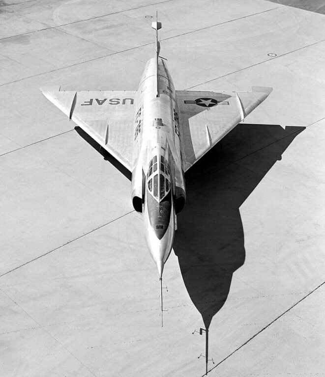 Ранний YF-102А 