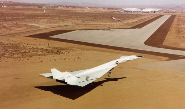 Сверхзвуковой стратегический бомбардировщик XB-70 Valkyrie («Валькирия»). США