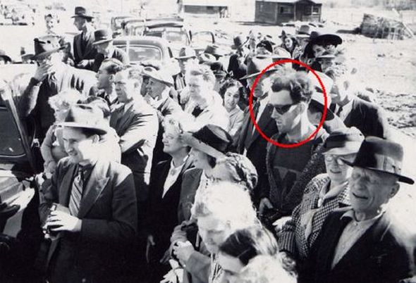 На фотографии 1941 обнаружен попаданец из нашего времени.