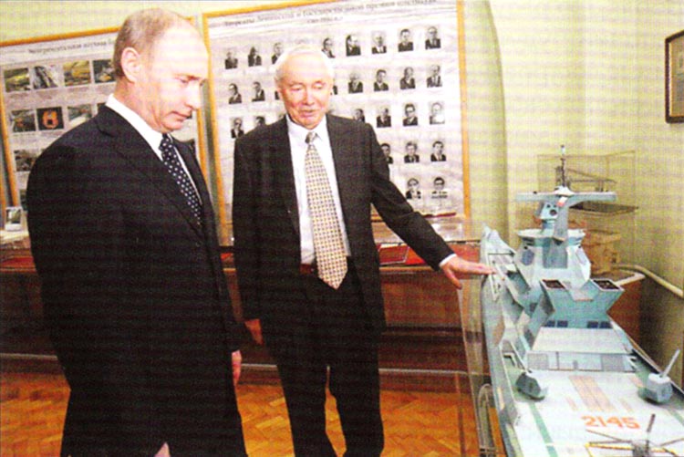 В.В.Путину демонстрируют макет корабля проекта 2145