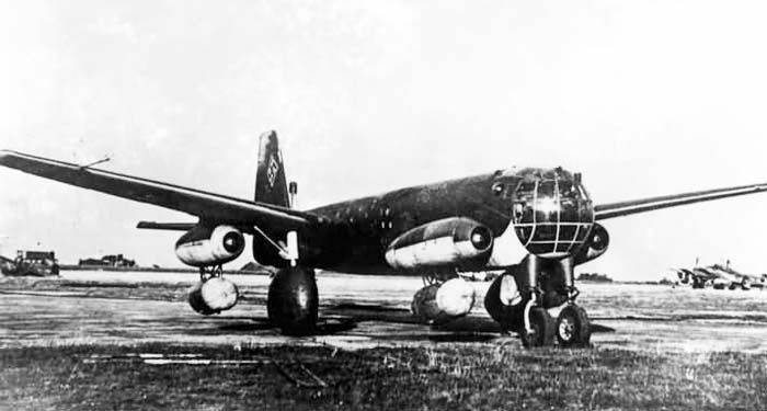 Бомбардировщик с крылом обратной стреловидности Юнкерс Ju.287. Германия