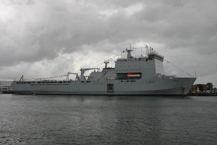 Десантный корабль-док (LSD) типа «Бэй». Англия