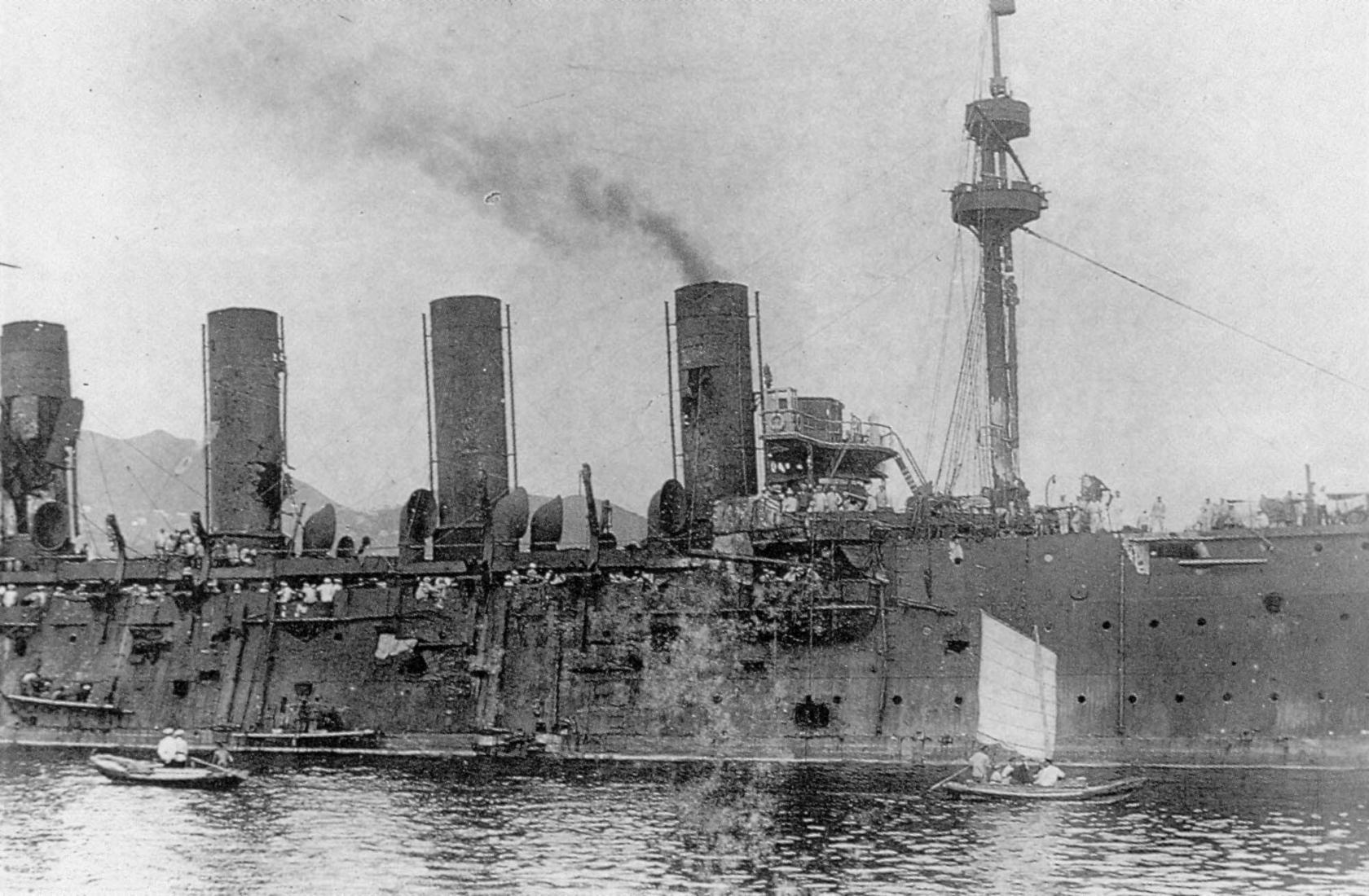 Броненосный крейсер "Россия" во Владивостоке, после боя у острова Цусима, июль 1904