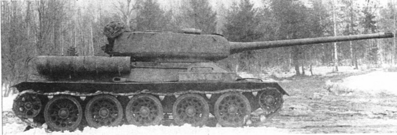 Танк Т-34-100, вооруженный 100-мм пушкой ЛБ-1. Весна 1945 года.