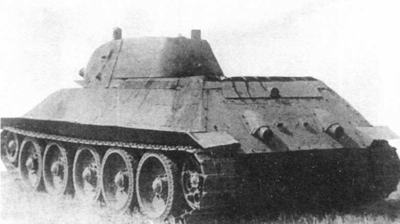 Опытный средний танк А-32 (первый образец) во время полигонных испытаний летом 1939 года.