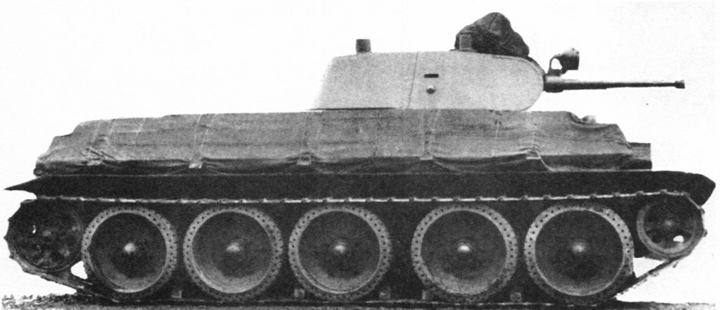 Второй опытный образец танка А-32, догруженный до 24 тонн, во время заводских испытаний. Лето 1939 года.