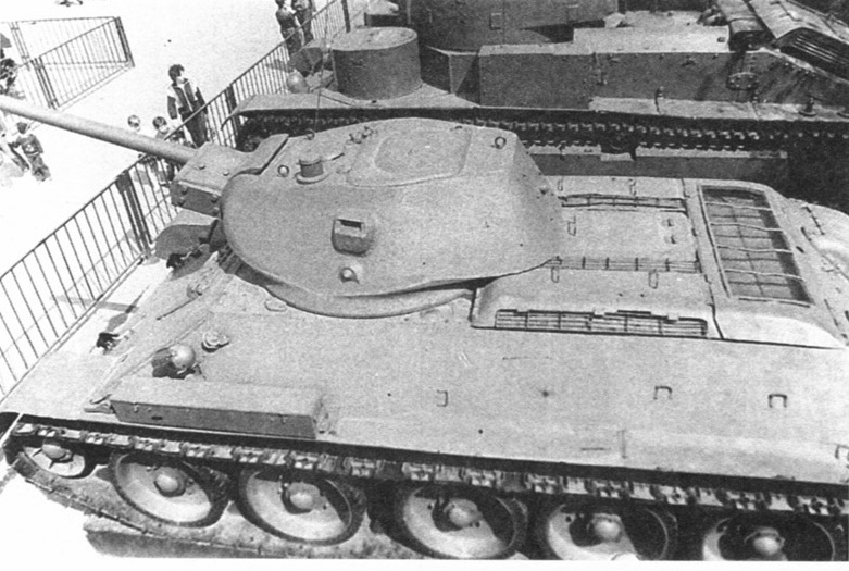 Танк Т-34, изготовленный на заводе №183 в Нижнем Тагиле зимой-весной 1942 года.