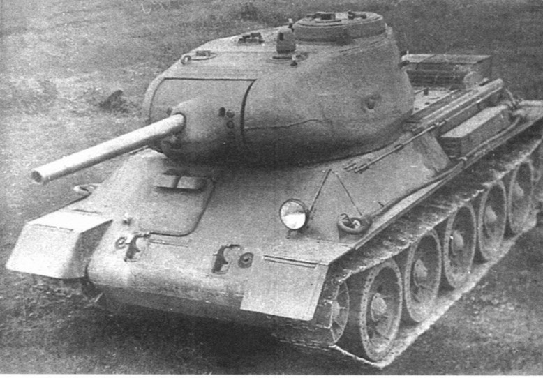 Опытный средний танк Т-43-II во время испытаний летом 1943 года.