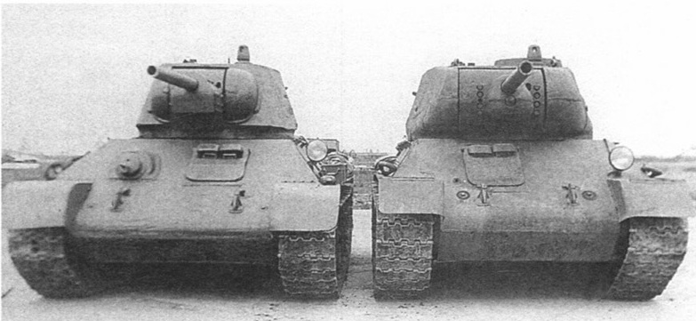 Танки Т-34 и Т-43-11 перед совместными испытаниями летом 1943 года.