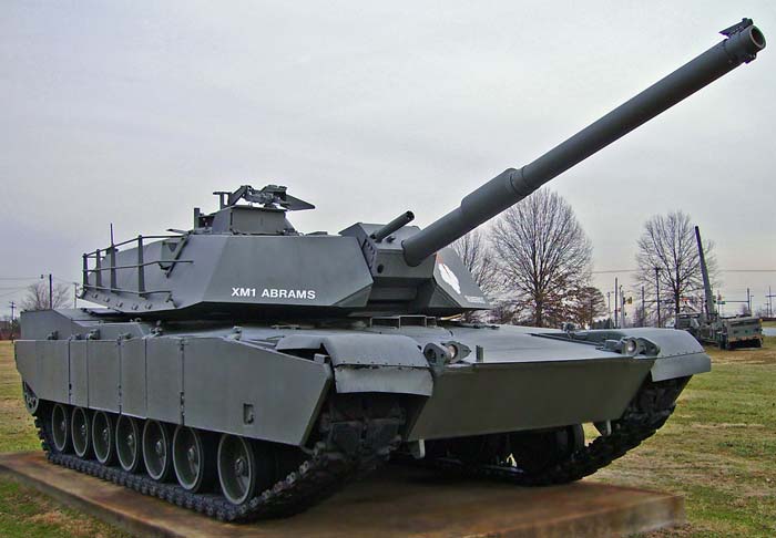 Опытный основной боевой танк XM1. США