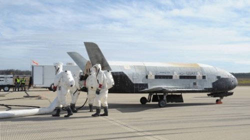 Секретный космический корабль X-37B вернулся на Землю, установив новый рекорд по длительности пребывания в космосе