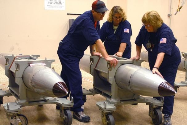 Пентагон приступает к модернизации тактического ядерного оружия