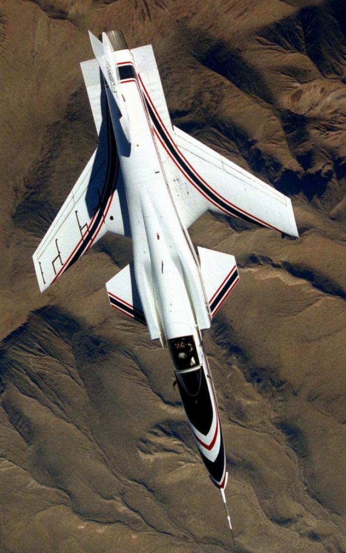 Экспериментальный самолёт с крылом обратной стреловидности Grumman X-29