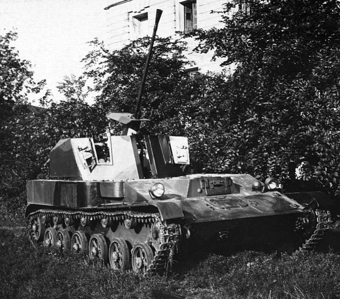 СУ-31 в ходе демонстрации, август 1942 года. Машина уже имеет трёхцветный камуфляж - На пути к СУ-76 | Военно-исторический портал Warspot.ru