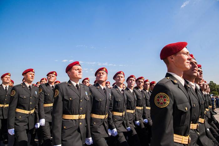 Репетиция военного парада в Киеве в новой украинской военной форме