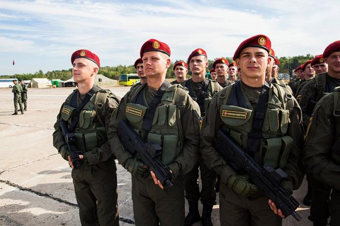 Репетиция военного парада в Киеве в новой украинской военной форме