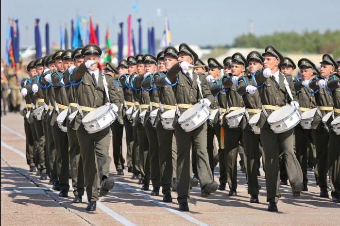 Репетиция военного парада в Киеве в новой украинской военной форме