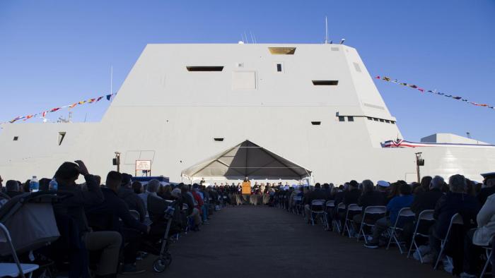 Эскадренный миноносец Zumwalt передан ВМС США