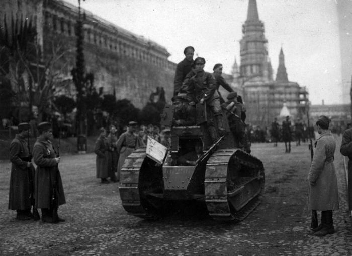 Юрий Пашолок. Советский первенец