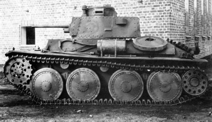 Антенный порт на опытной машине отличался от танков основной серии