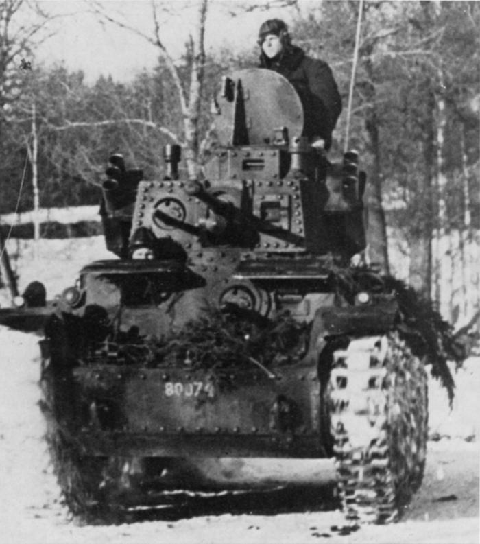 Strv m/41 на учениях в 1957 году. Танк получил дымовые гранатометы по бортам башни