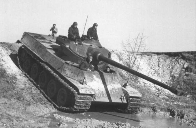 «Великолепная семерка» – французские опытные танки 1945 – 1958 гг.
