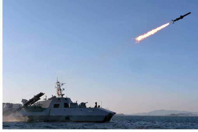 Пуск новой северокорейской ПКР с нового ракетного катера