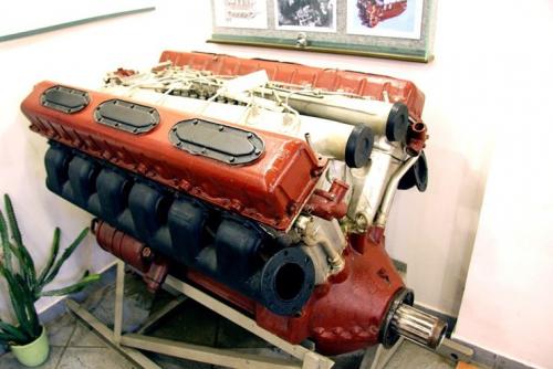 Альтернативный  дизельный двигатель В-8