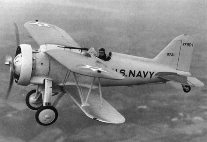 Бортовой истребитель Curtiss F9C Sparrowhawk. США