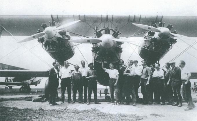 Рекордный самолет Sikorsky S-35. США