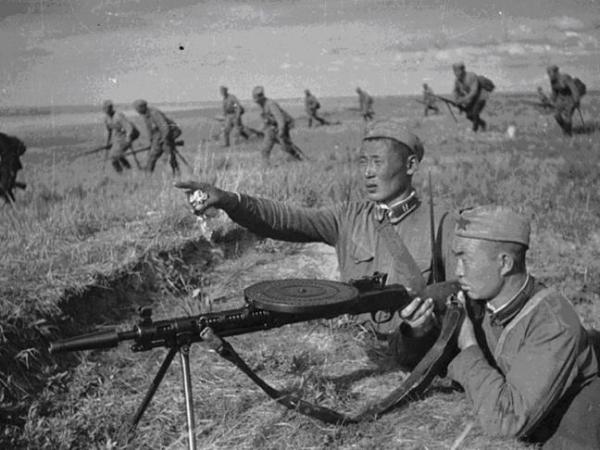 (Монгольские кавалеристы на Халхин-Голе)
