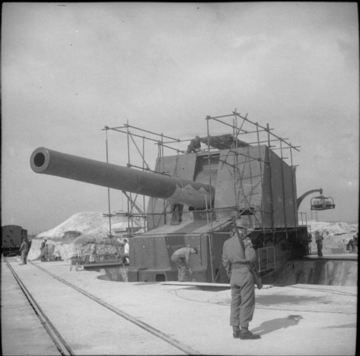 381-мм башенная установка; срок строительства – более года (готова в 1942)